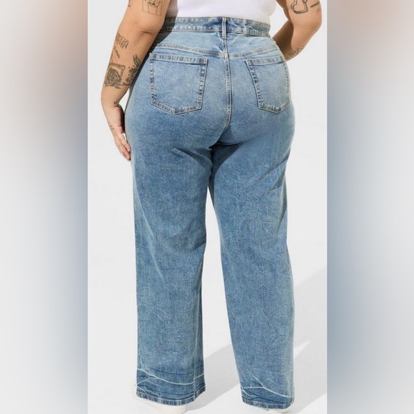 Torrid vintage wash distressed torn wide leg jeans nwot - Picture 4 of 6